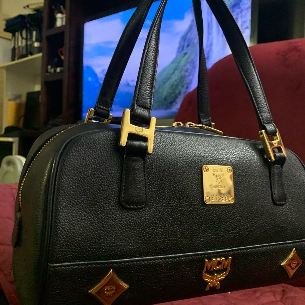 💯 Authentic MCM Gold Studded Handbag in Black Calf Leather - Picture 11 of 16
